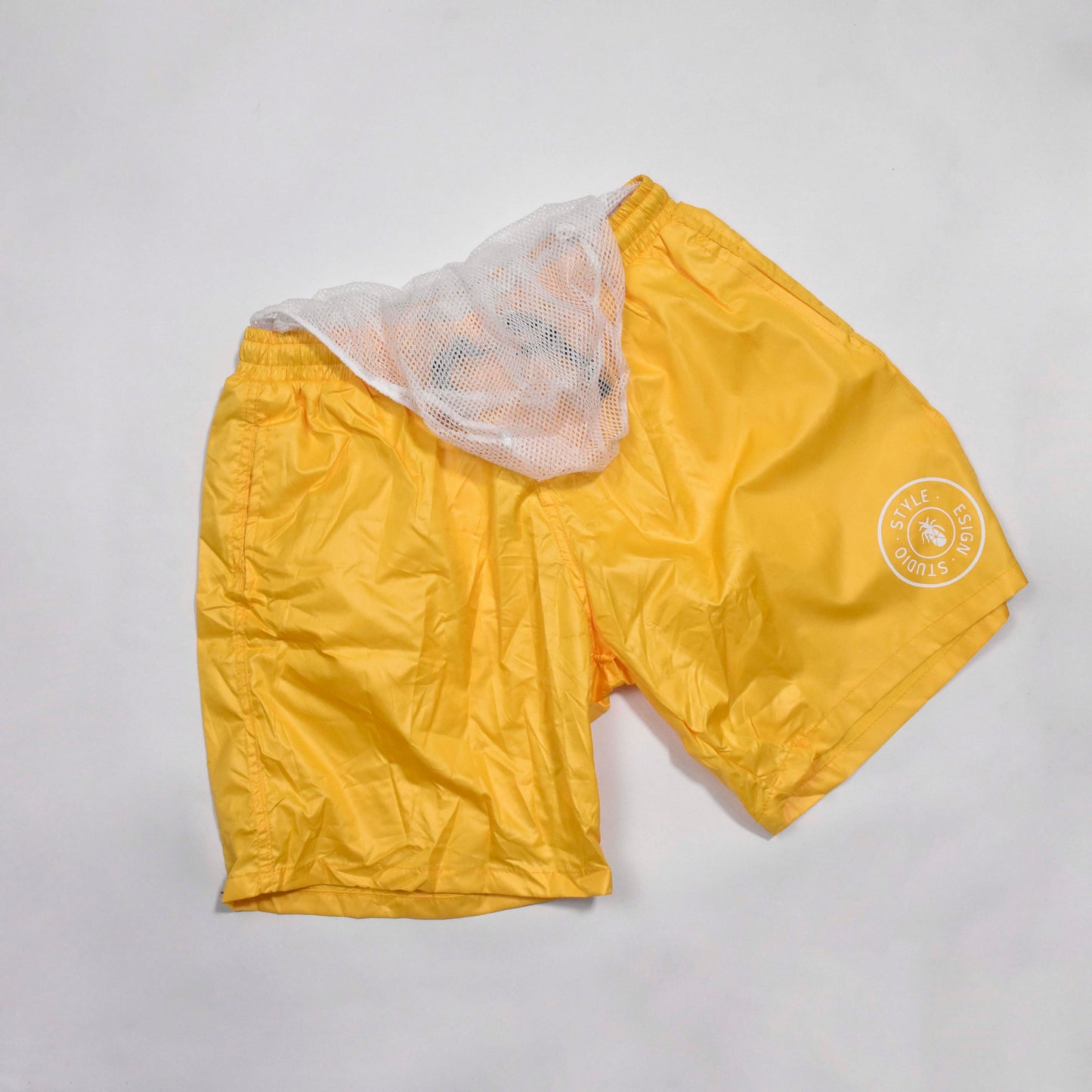 SHORT JAUNE MOTIF STUDIO STYLE