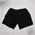 مات الأسود السراويل